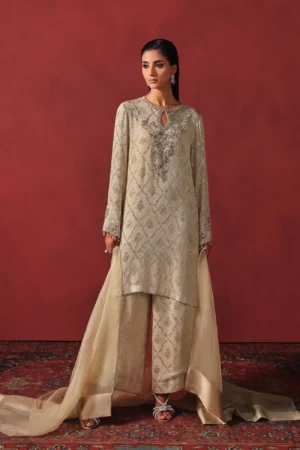 Ammara Khan Nurae - Golden Reverie (D-11)